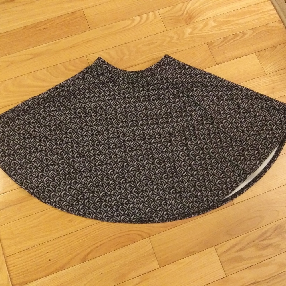 love...ady Black and White Print Skater Skirt Size